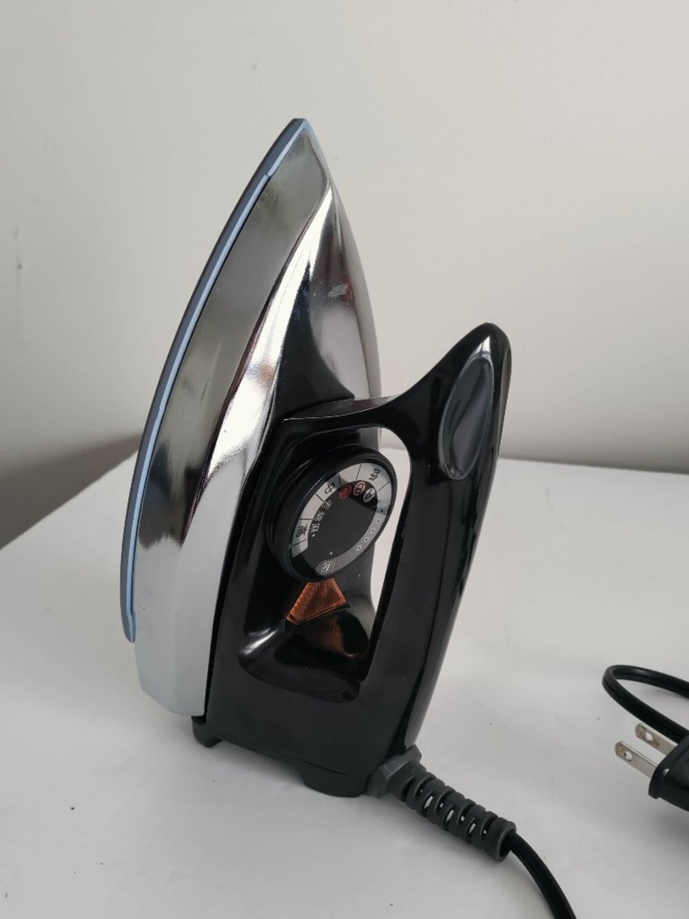Panasonic NI-A66 Automatic Dry Iron Black Compact Home Pressing Tool